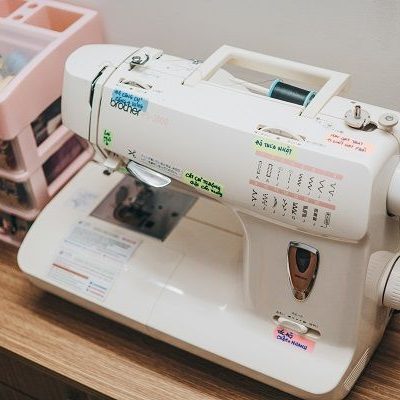 white-sewing-machine-2030476